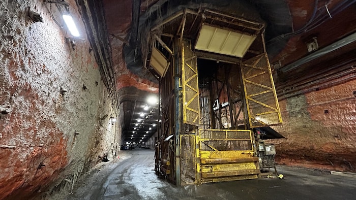 L'ascenseur dans la mine de Nutrien à Rocanville le 18 septembre 2024.