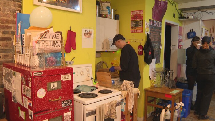 L'espace cuisine dans le bâtiment du collectif RadStorm, à Halifax.