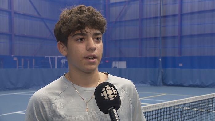 Rafael Chiasson répond aux questions du journaliste