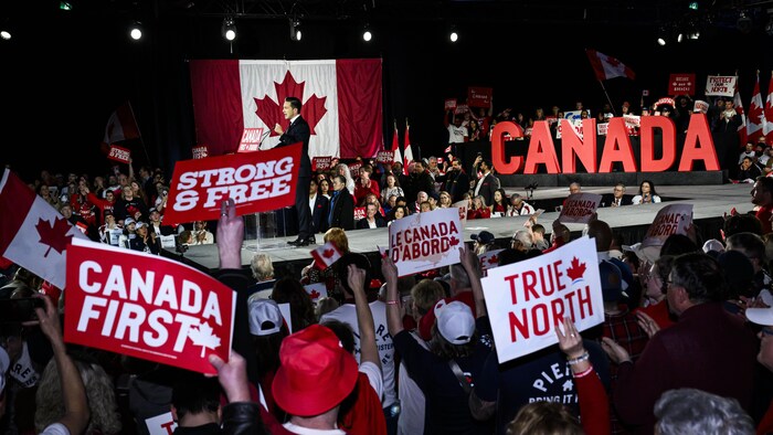 Le chef conservateur, Pierre Poilievre, prend la parole lors de son rassemblement Canada First à Ottawa, le samedi 15 février 2025.