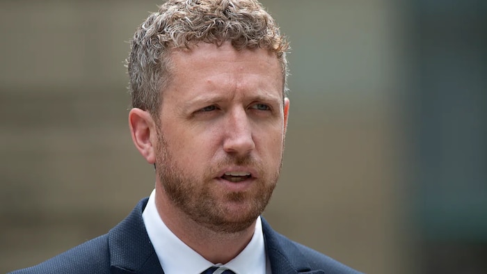 Iain Rankin, frisé.