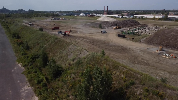 Ray-Mont Logistiques a acheté ce site industriel contaminé en 2016, dans l'arrondissement Mercier–Hochelaga-Maisonneuve.