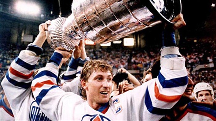 Gretzkys letztes NHL-Trikot für Rekord-Summe versteigert