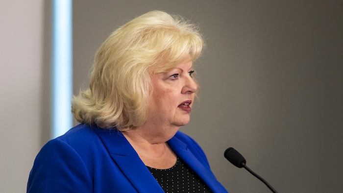 Brenda Locke, lors de la conférence de presse tenue à Surrey.