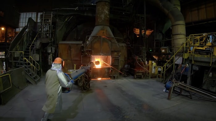 Le concentré et les matériaux recyclés sont fondus dans le réacteur de la Fonderie Horne.