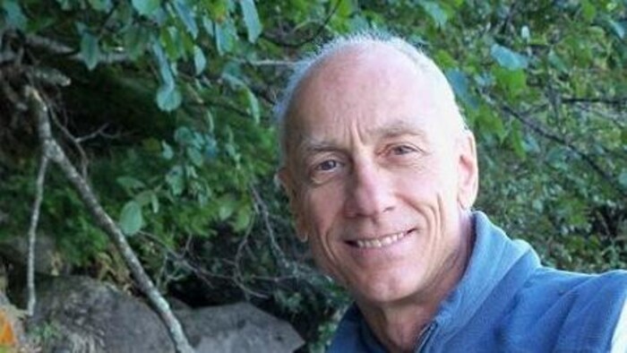 Un portrait de Réal Lavergne.