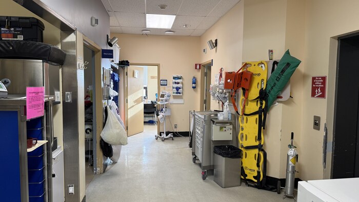 Couloir d'un hôpital.