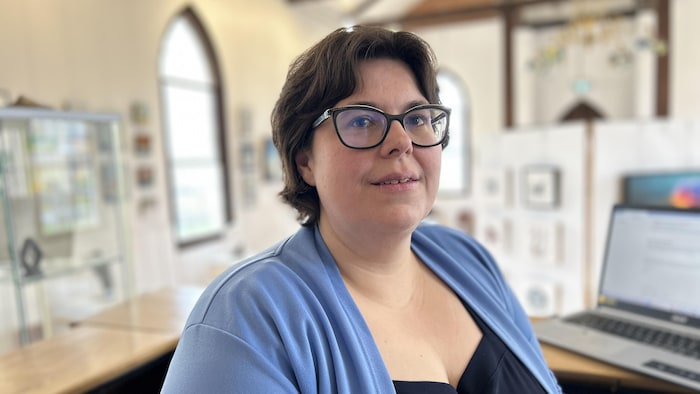 La gestionnaire de la galerie d’art Perkins, Rebecca Taylor