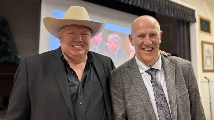 L’avocat Jeffrey Rath et Mitch Sylvestre, en Alberta, en janvier 2026.