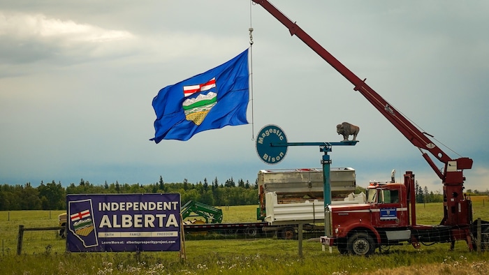 Un drapeau de l'Alberta à Peace River, en Alberta.