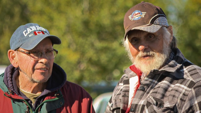 Deux hommes de Grimshaw, en Alberta,