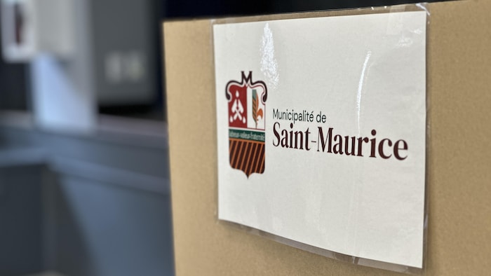 Une affiche de la municipalité de Saint-Maurice. 