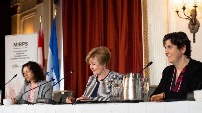 De gauche à droite, Marian Campbell Jarvis, ministre adjointe, Programme des stratégies et des politiques publiques, Immigration Canada ; Gillian Triggs, Haut Commissaire adjoint à la protection, HCR ; et Carol McQueen, directrice générale, Opération stratégique de rétablissement et d'asile, Immigration Canada.