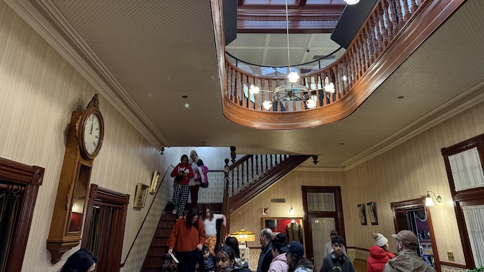 At Government House, the egg hunt is reinvented as a fun adventure | Radio-Canada