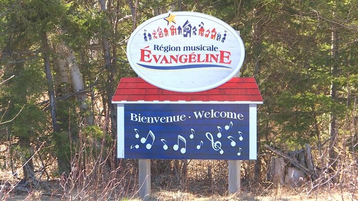 Enseigne souhaitant la bienvenue dans la région acadienne Évangéline à l'Île-du-Prince-Édouard.