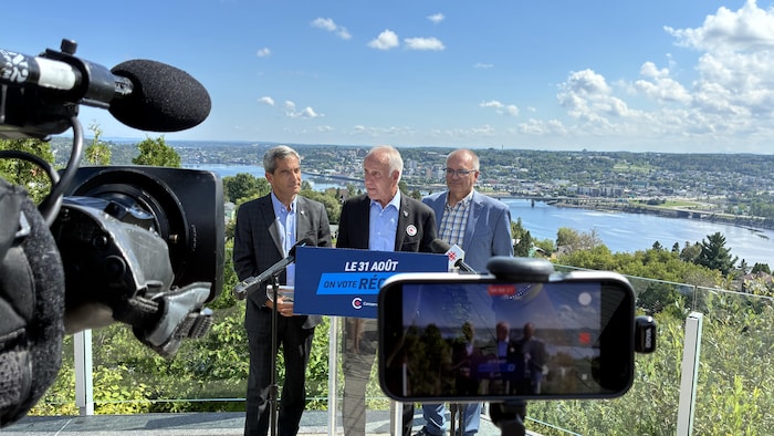 Une conférence de presse.
