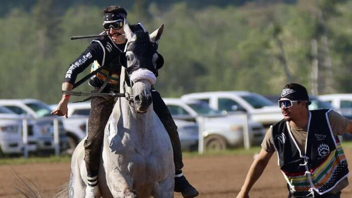 Jay Peeaychew, à gauche, et Colten Poitras lors d’une course de relai.