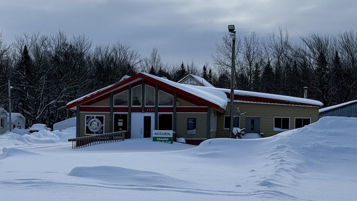 Un relais fermé l'hiver.