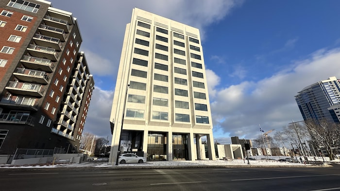 Un immeuble de bureaux du secteur Sainte-Foy, à Québec, en hiver.