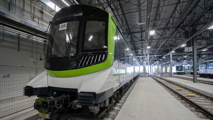 Un train en gare.