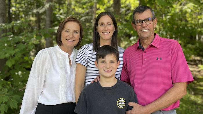 Rémi Jean sa conjointe Diane, sa fille Stéphanie et lad   petits-fils Émile.
