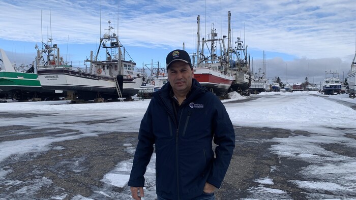 Guy Vigneault dans le parc d'hivernage de Sept-Îles.