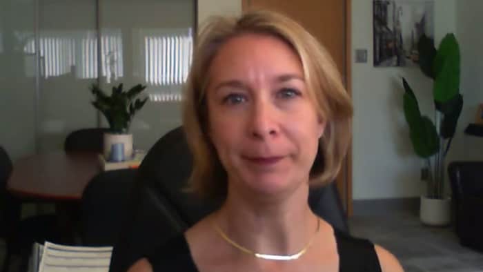 Renée Boucher dans un bureau.