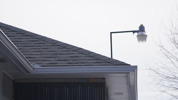 Le revêtement de toiture neuf de Janine Corriveau.