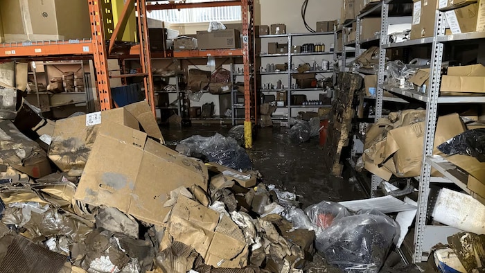 Un sous-sol d'hôpital inondé.