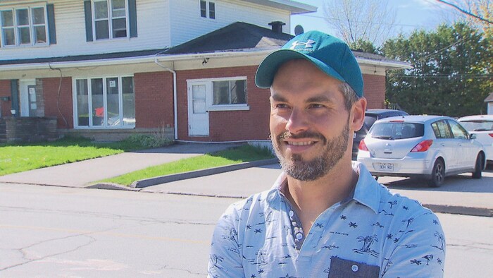 Le président de Développement du langage et Dysphasie Estrie, Pierre McCann, en entrevue à Radio-Canada.