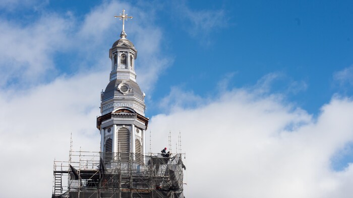 Le clocher de l'église Saint-Sauveur