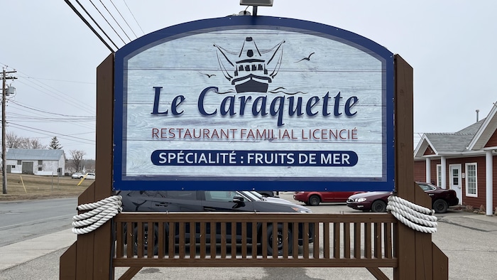 L'affiche extérieure du restaurant