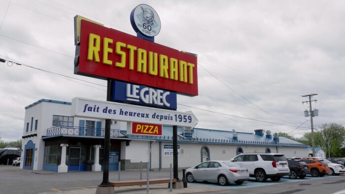 Le bâtiment du restaurant Le Grec à Trois-Rivières dans le secteur Pointe-du-Lac.
