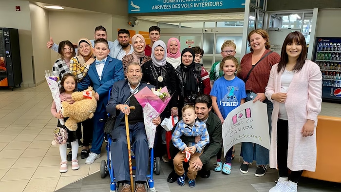 عائلة الخرسا في ساسكاتون اجتمعت بأكملها في مطار المدينة يوم الأربعاء للترحيب بالوافدين الجدد. 
