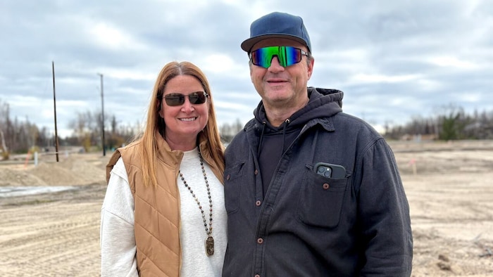 Rhonda et Joey Werbicki sourient à la caméra.