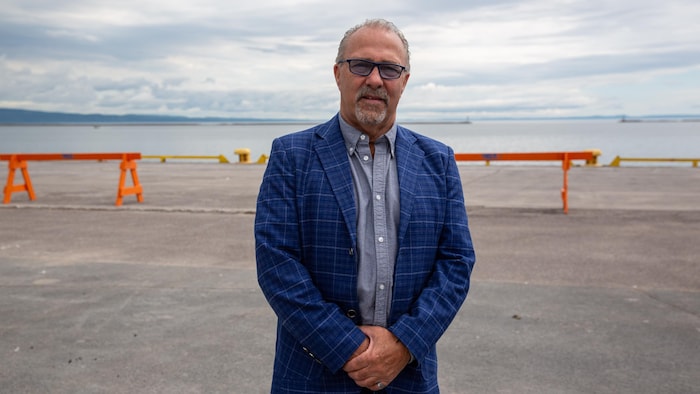 Rick Dumas, maire de Marathon, lors de l’annonce d’un financement de 2 millions de dollars pour la création d’un nouveau terminal maritime dans sa municipalité.