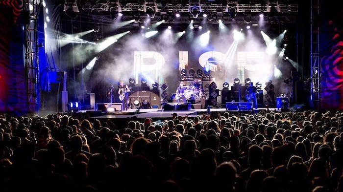 Le groupe Rise Against est monté sur scène jeudi soir pour remplacer Avenged Sevenfold
