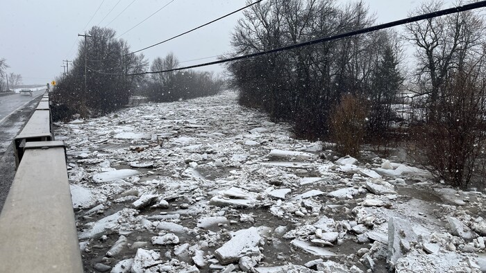 Forte présence de glace sur la rivière Kamouraska.