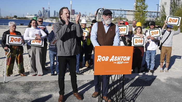 Rob Ashton entouré de ses partisans.