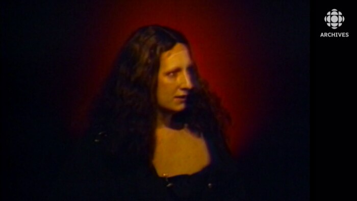 Robert Lepage joue en 1987 le rôle de la Mona Lisa dans sa pièce Vinci.