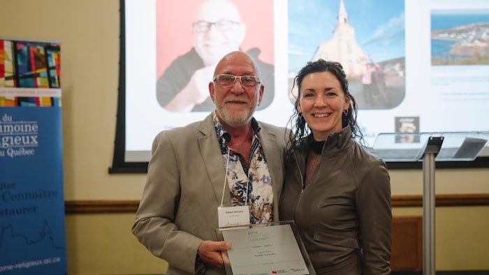 Robert Richard reçoit un prix.