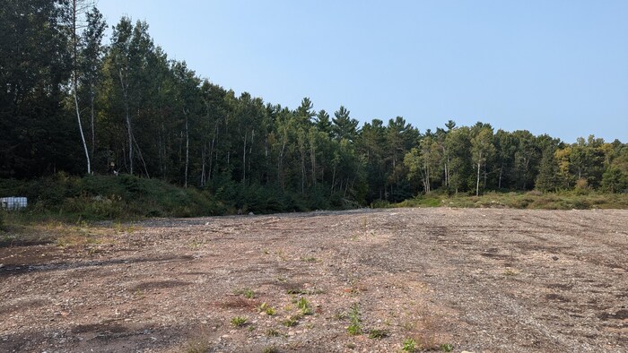 Le lieu où sera aménagée la piste du Rodéo du camion dans les prochaines semaines.