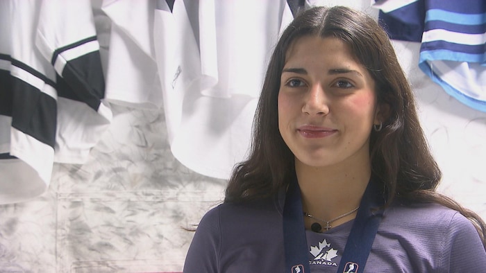 Rosalie Tremblay sourit à la caméra.