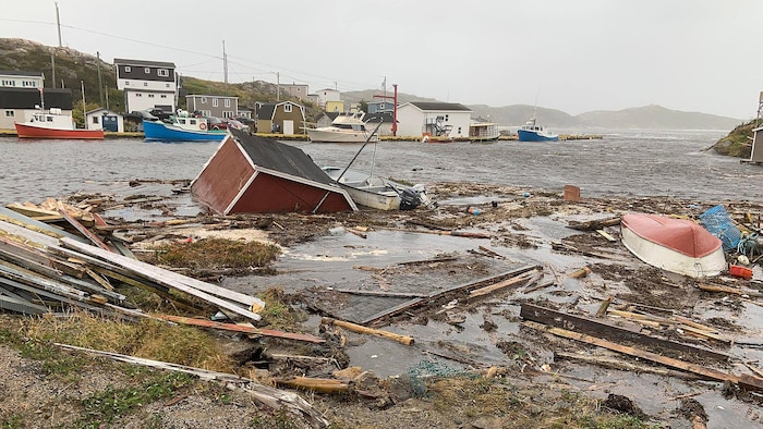 Cette photo fournie par Pauline Billard montre les destructions causées par l'ouragan Fiona à Rose Blanche, à 45 kilomètres à l'est de Port aux Basques, à Terre-Neuve-et-Labrador, samedi.