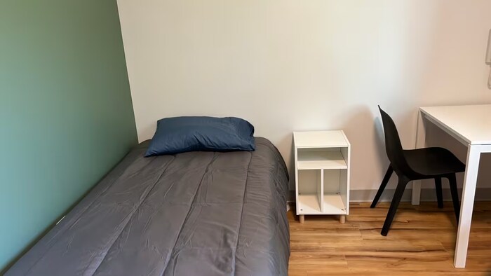 Une chambre du complexe d'habitation Ross Ellen, photographiée le 5 juin 2023.