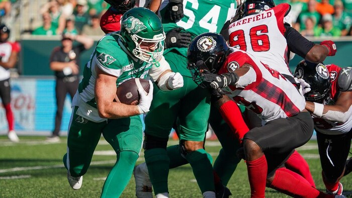 Rider Football Color Les Roughriders grimpent au deuxième rang de la section Ouest | Radio ...