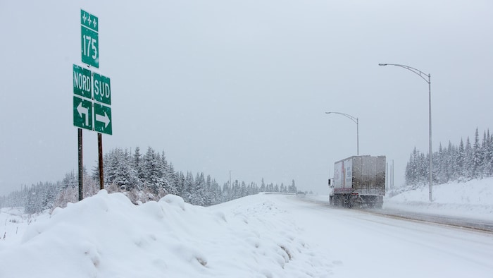 La circulation reprend partiellement sur la route 175 direction nord ...