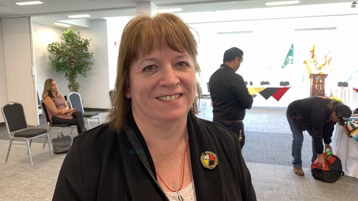 Roxanne Sappier, co-présidente du conseil consultatif et directrice de la santé de la première nation de Negotkuk, lors du lancement du rapport.