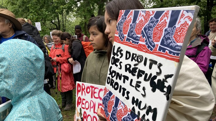 تظاهرة في مونتريال لدعم طالبي اللجوء والمطالبة بتعزيز حقوقهم.