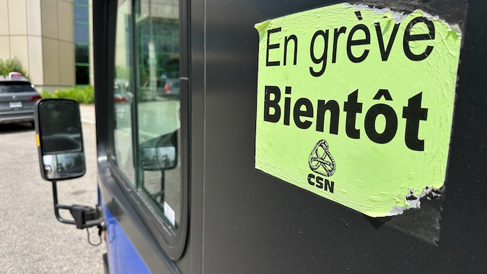 Les autobus du Réseau de transport de la Capitale seraient immobilisés en cas de grève.